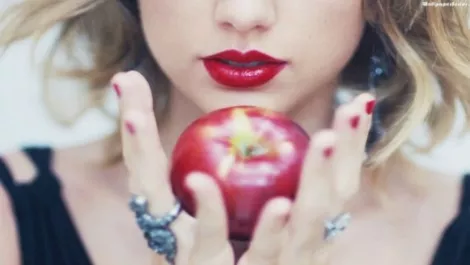 Taylor swift apple