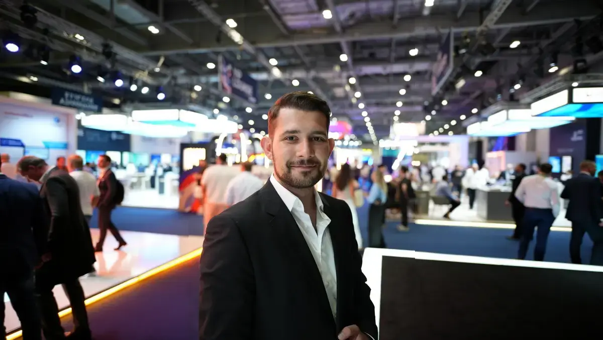 Chief Executive Officer urges firms to ditch roaming